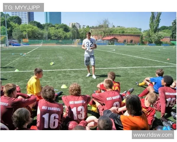 莱万携手球队再创辉煌续写传奇故事的足球之路